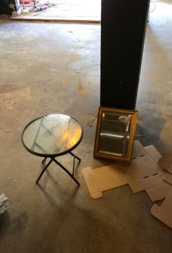 Mirror and table 15$