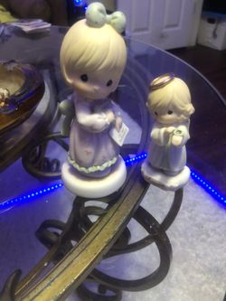 2 Precious Moments Figurines 