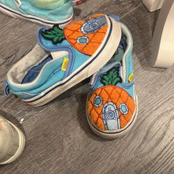 Toddler vans mostly 5.5