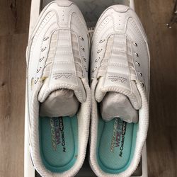 SKECHERS D’ Lites tennis Shoes👟- Wide fit, air cooled, memory foam $30 or best offer