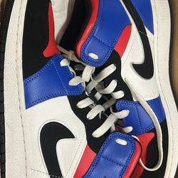 Jordan 1 mid top 3 (gs) 90$ or best offer 