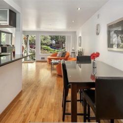 Dining Table Countertop High 36 In Perfect Condition With glass top