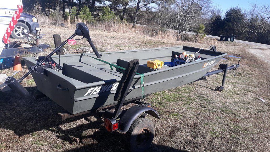 Photo 10 aluminum boat and trailer with trolling motor