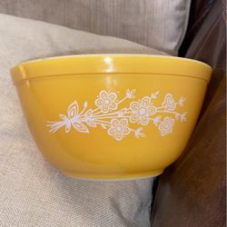 Vintage Pyrex Butterfly Gold Bowl