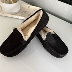 Uggs  New Size 5 $29