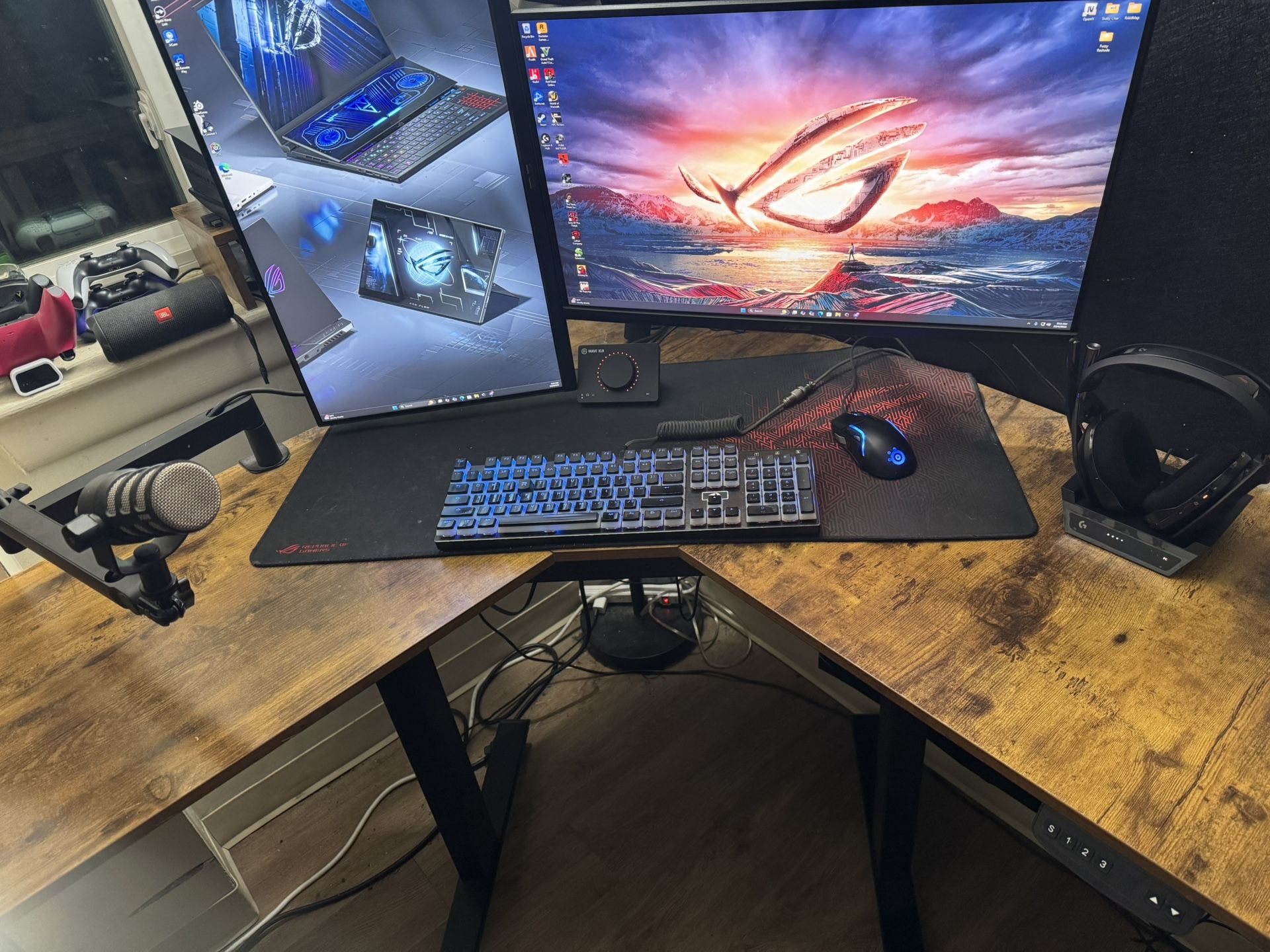 Standing Desk ( Corner)