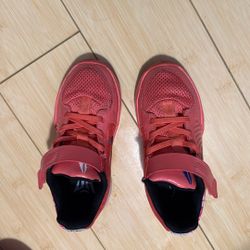 Kids Size 12 Nike Gym Shoes 