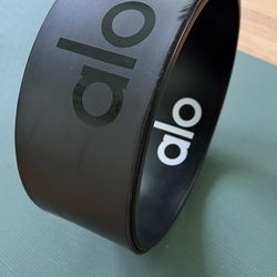 ALO Yoga Wheel – Like New