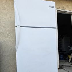 Frigidare Refrigerator Working Perfectly Fine Very Clean I Can Deliver To You 90 Days Warranty 