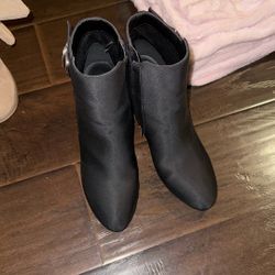 Black heeled Boots