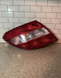 2008-2011 Mercedes Benz C300 Tail Light 