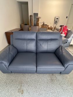 Reclining leather sofa and loveseat