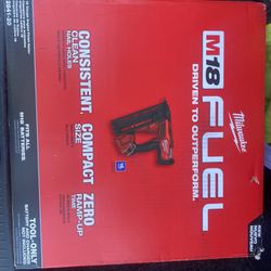 Milwaukee Nils Finish nail gun 16 Gage 