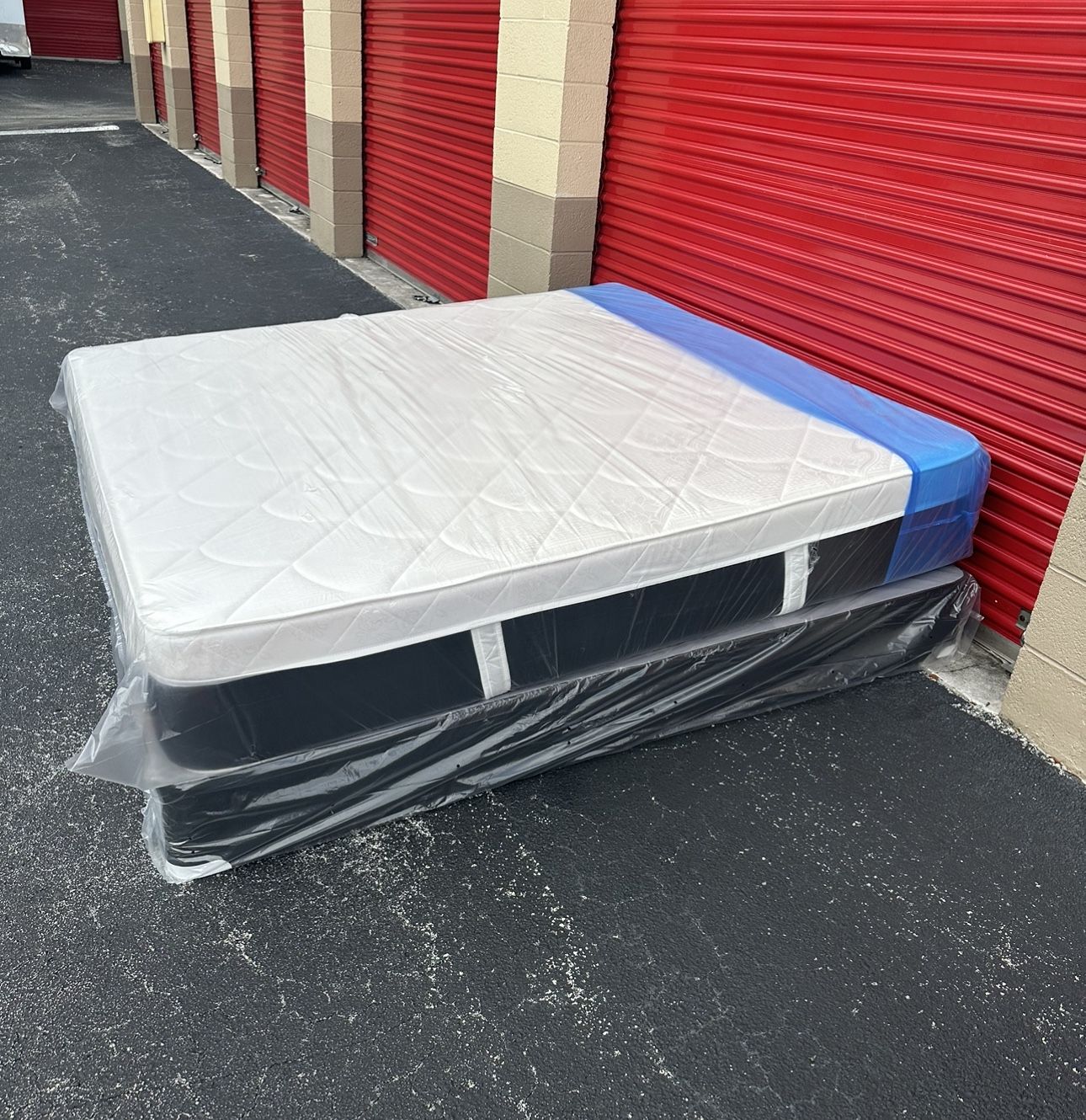 NEW Mattress King Size Plush Pillowtop With Box Spring // Offer 🚚