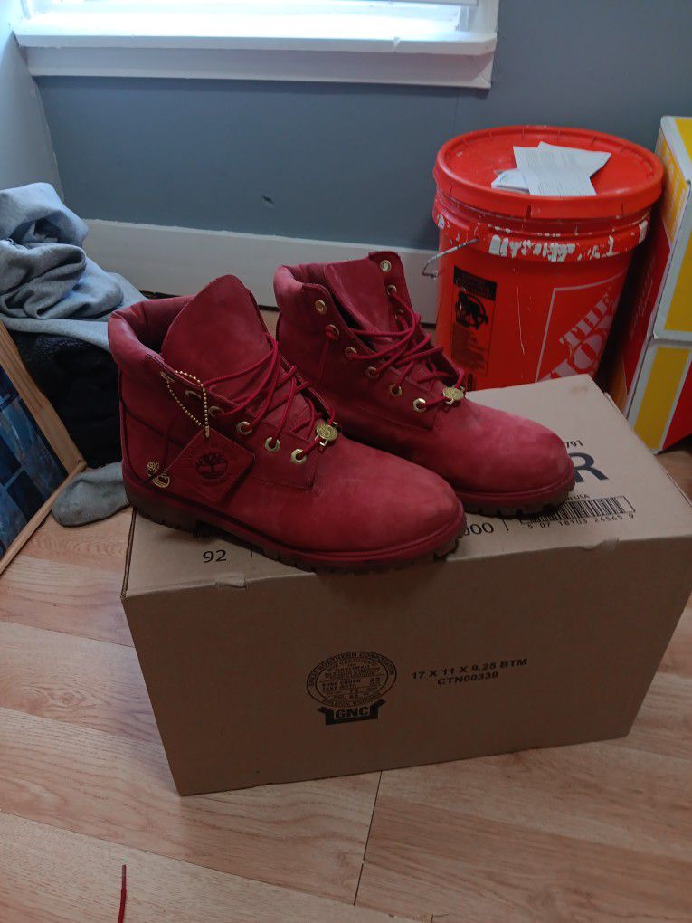 Size 7 Timberland Boots (Red) Excellent Condition.