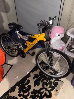 Yellow & Silver Magna Excitor Mountain Bike