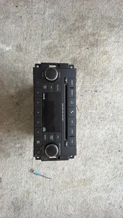 Stock radio 14 dodge challenger