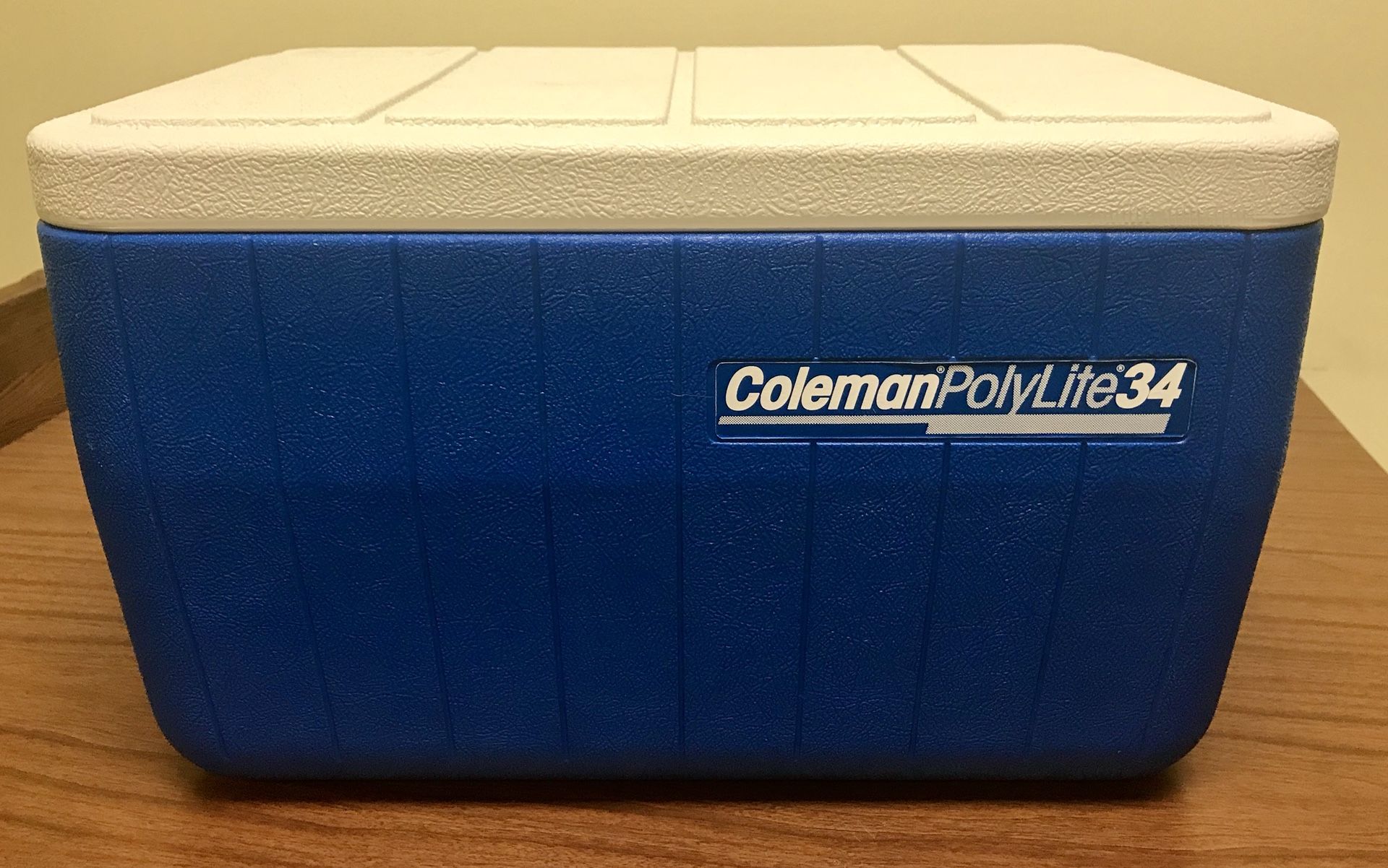 Medium Size Coleman PolyLite 34 Cooler