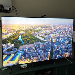 70” Samsung 4K UHD Smart TV UN70CU7000FXZA