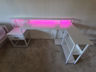 L shape desk with outlets