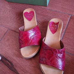 Love N Liberty . Size 6.  Red LEATHER SANDALS!