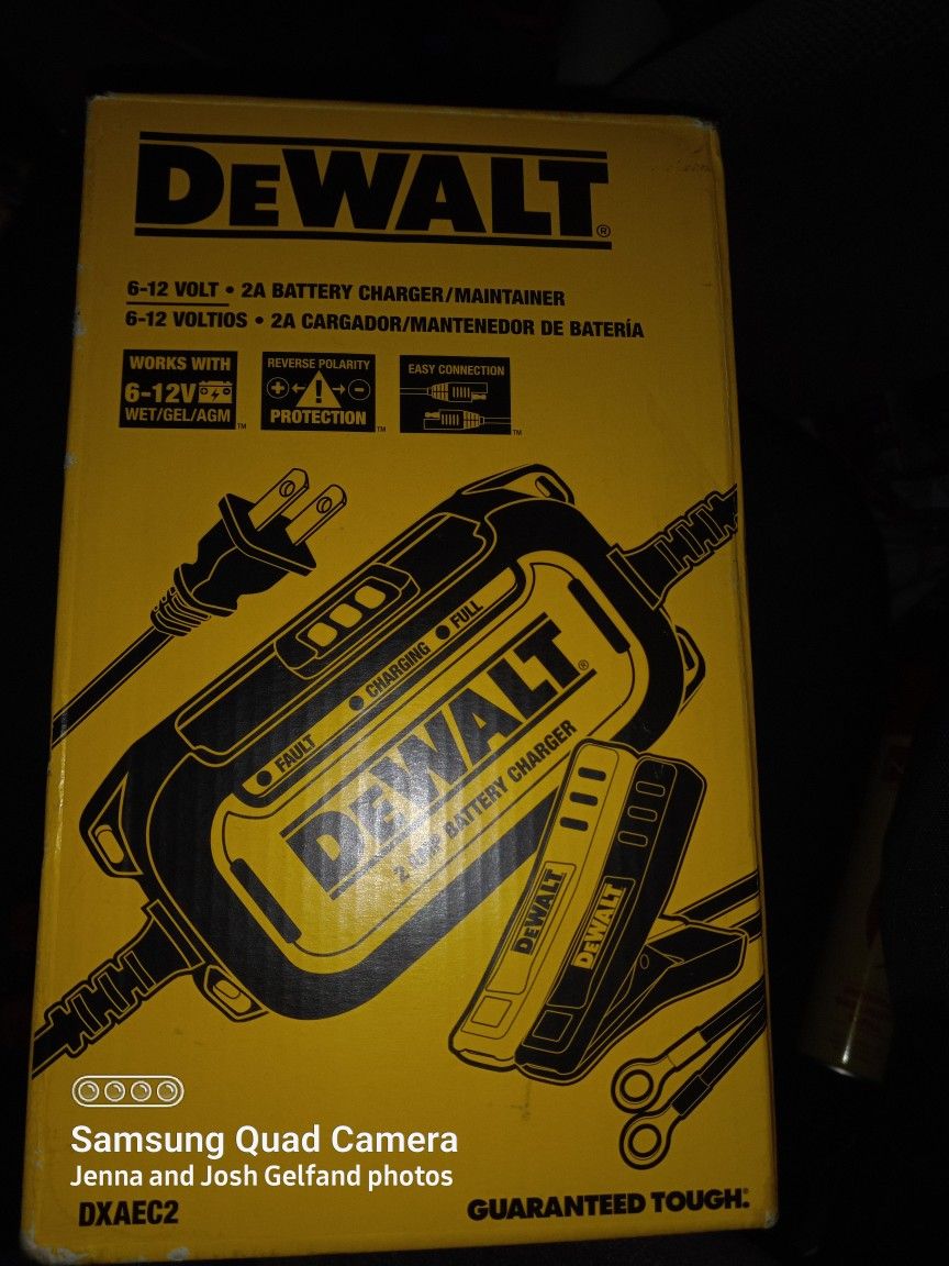 DeWalt - DXAEC2 - Professional 2 Amp Automotive Battery Charger and Maintainer