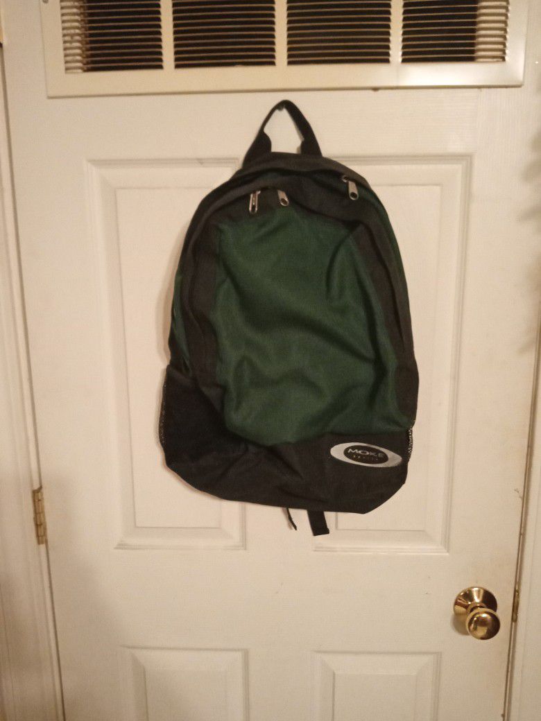 Moke Sports Backpack/Green And Black 