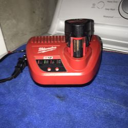 Milwaukee M/12 Battery Charger