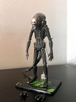 S.H. Monsterarts Alien big chap