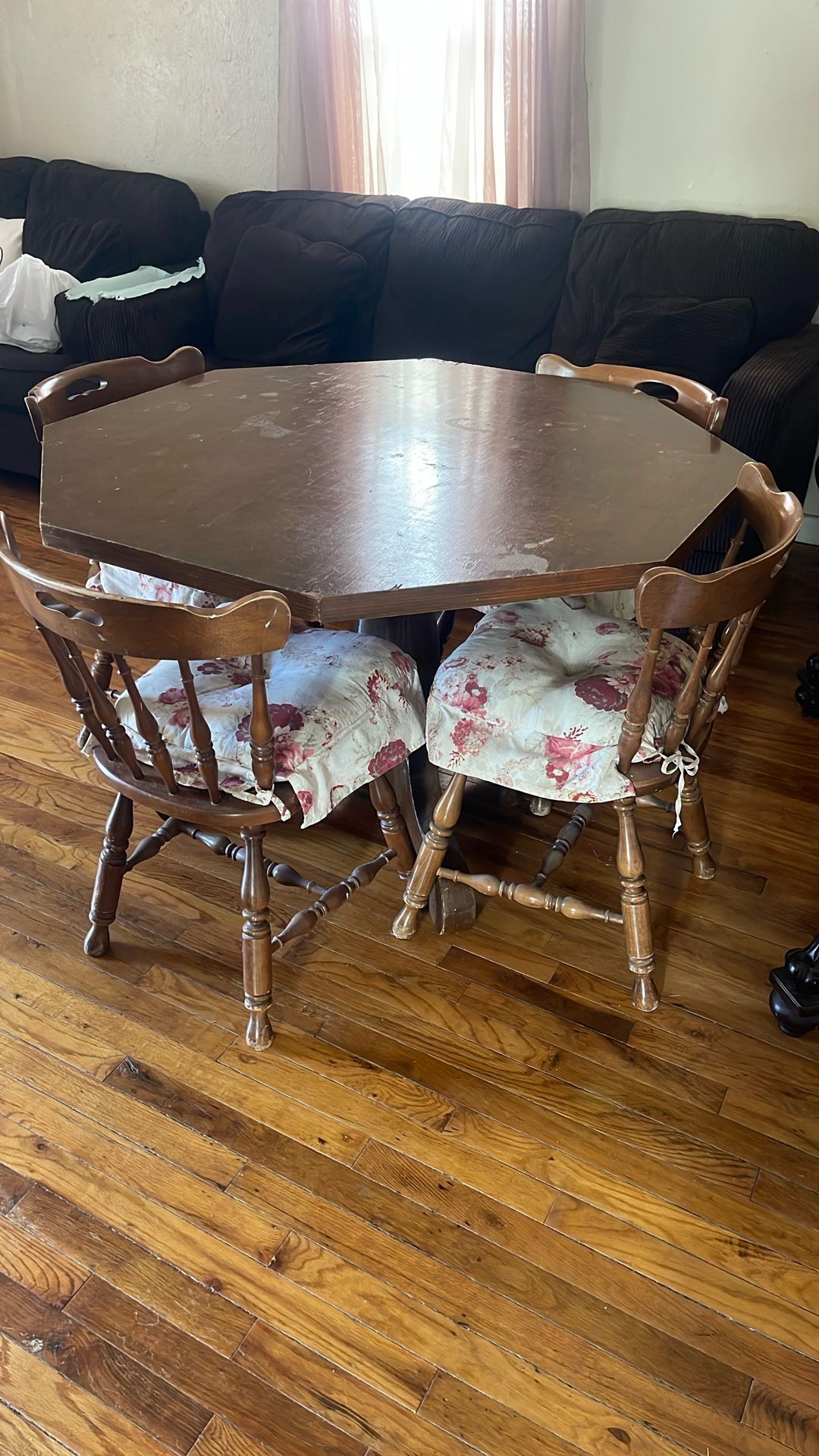 Table With 4 Chairs. Sturdy.
