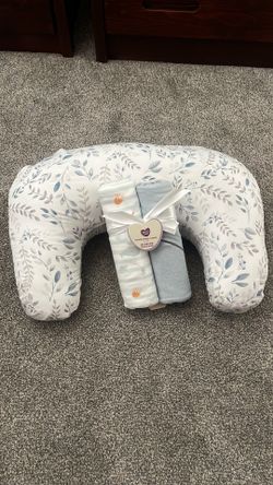 Nursing pillow and baby towels