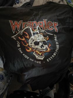Size Medium Wrangler shirt