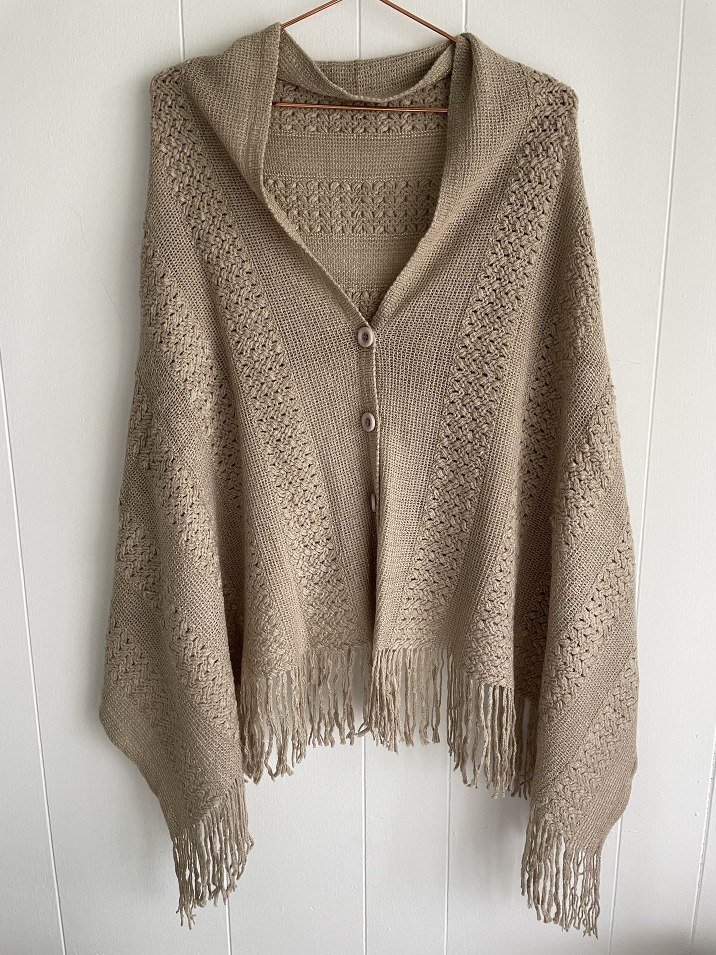 Beige knitted poncho with golden sons and front buttons