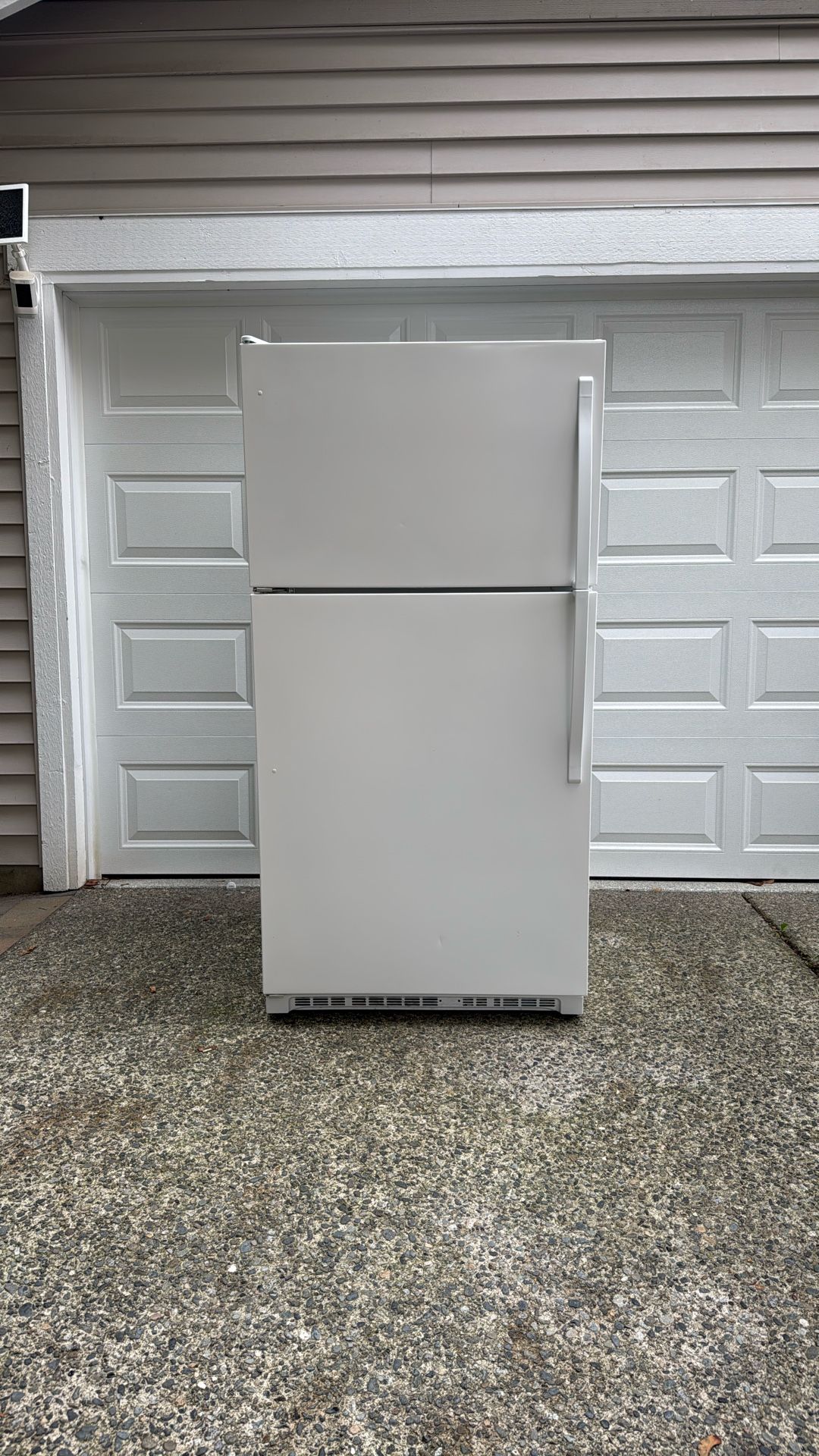Whirlpool Refrigerator 20.5 CU