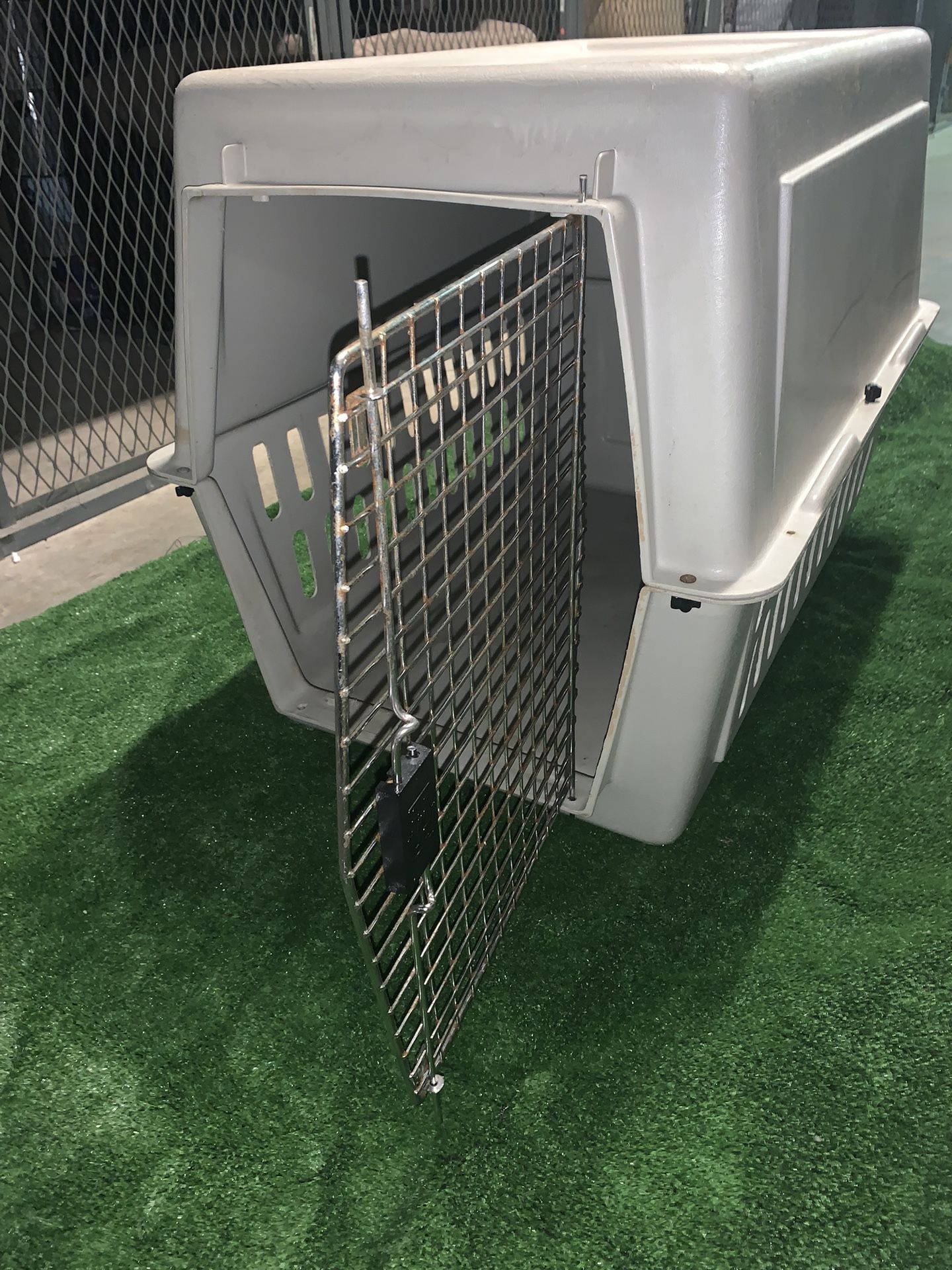 Large Pet dog Carrier Works Great