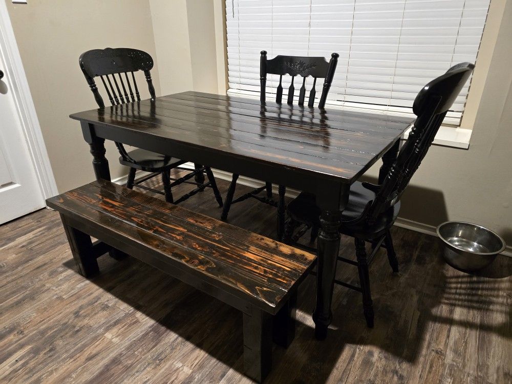 Beautiful 5 Ft Kitchen Table 3 Chairs And Bench 