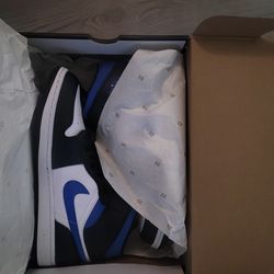 NIKE AIR JORDAN 1 MIDS