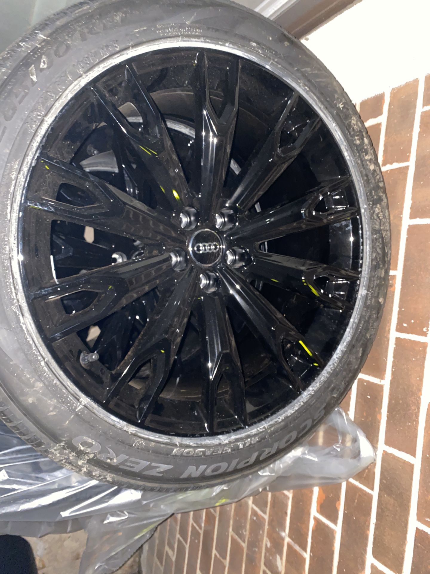 Brand new Audi OEM Q7 wheels and tires
