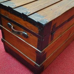Trunk With Removable Tray 