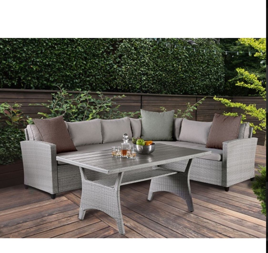 New Outdoor Patio Set! Includes Free Delivery 🚚!