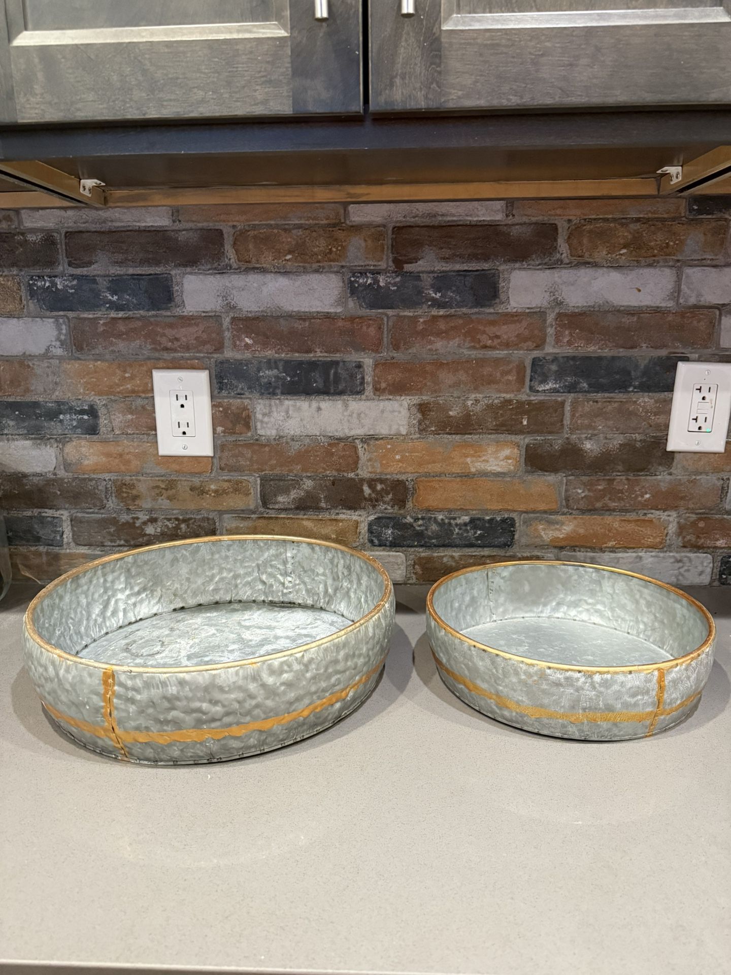 Set Of 2 Metal decorative Bowls