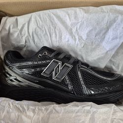 Balance 1906R sneakers in the black and grey colorway. 