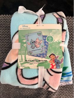 DISNEY CLASSICS — Lilo & Stitch — Stitch Angel Throw Fleece Blanket