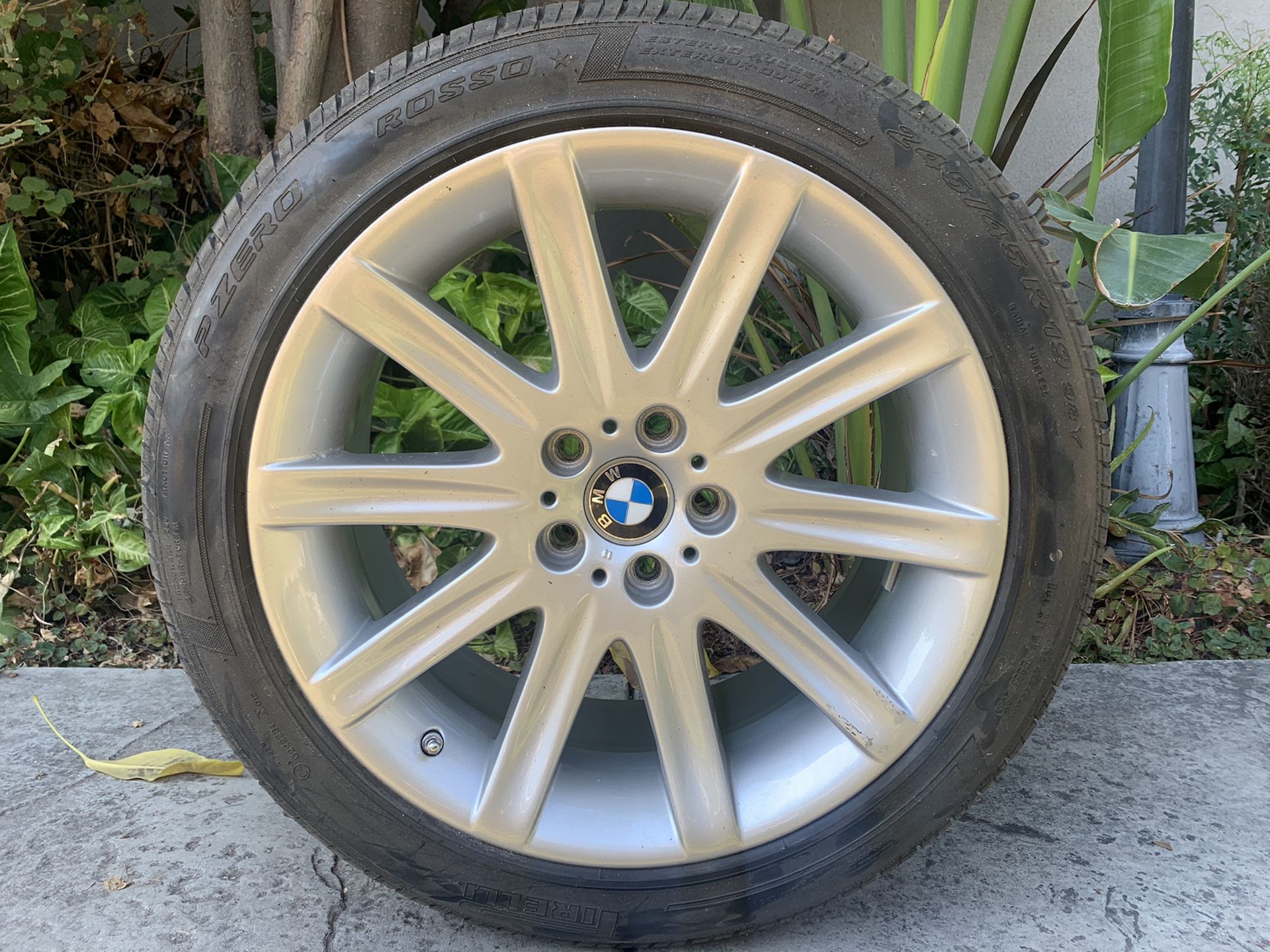 BMW 7 -Series 19 inch Oem Wheel style 95 & Pirelli Tires in great Condition Like New