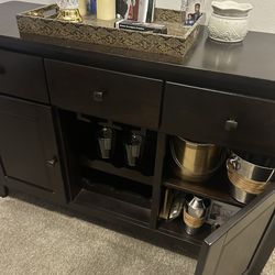 Buffet wine table