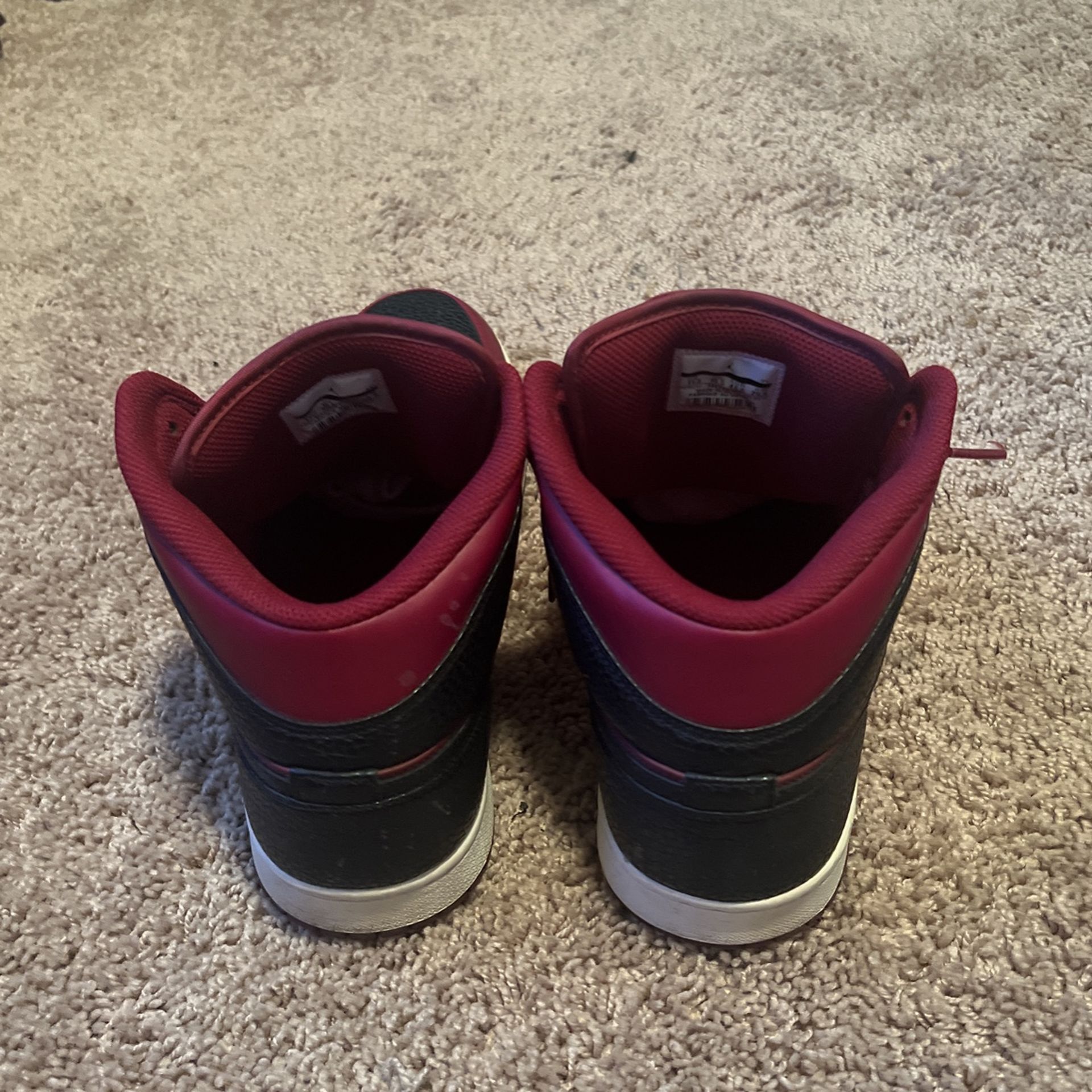 Air Jordan 1 Retro Mid Black Gym Red Size 11.5 (White, Black, and Red