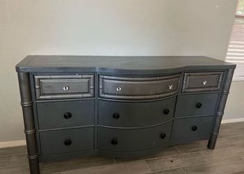 Dresser and 2 night stand