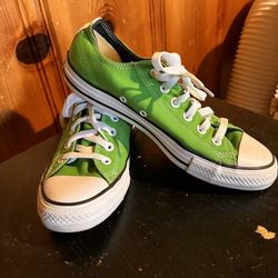 Converse tennis shoes for men size 7 or women size 9