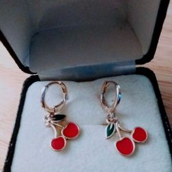 Gold Plated Cherry 🍒🍒 Earrings 🆕🆕🆕