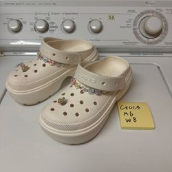 Crocs platform Stomp Clogs sandals slip on. Chalk Cream white W8 M6 6.